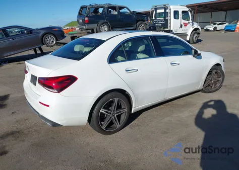 2019 Mercedes-Benz A 220 z USA, uszkodzony, nr VIN WDD3G4EB4KW033826